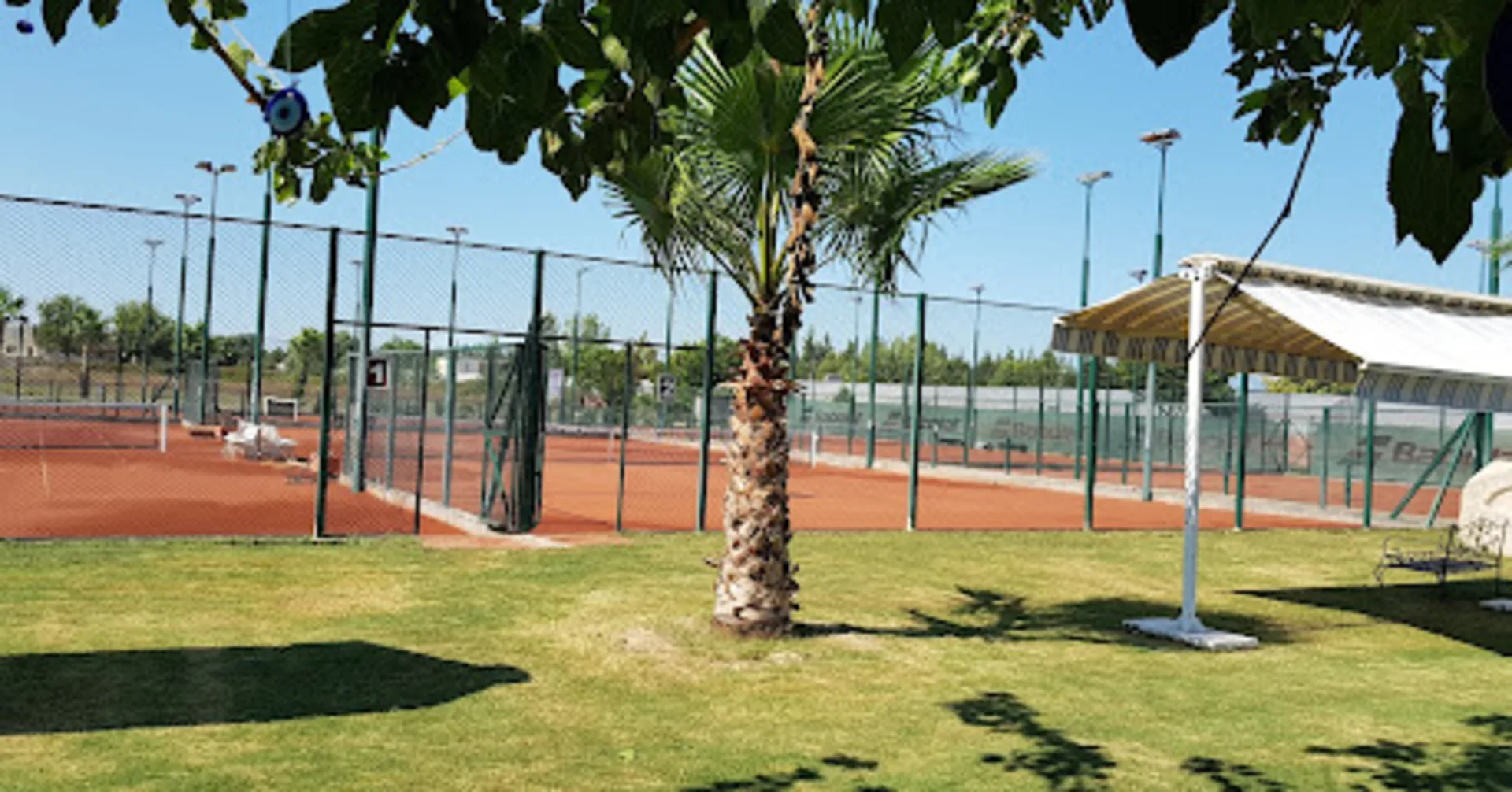 Konyaaltı Belediyesi Tenis Kortlari - Antalya Tenis Kortu